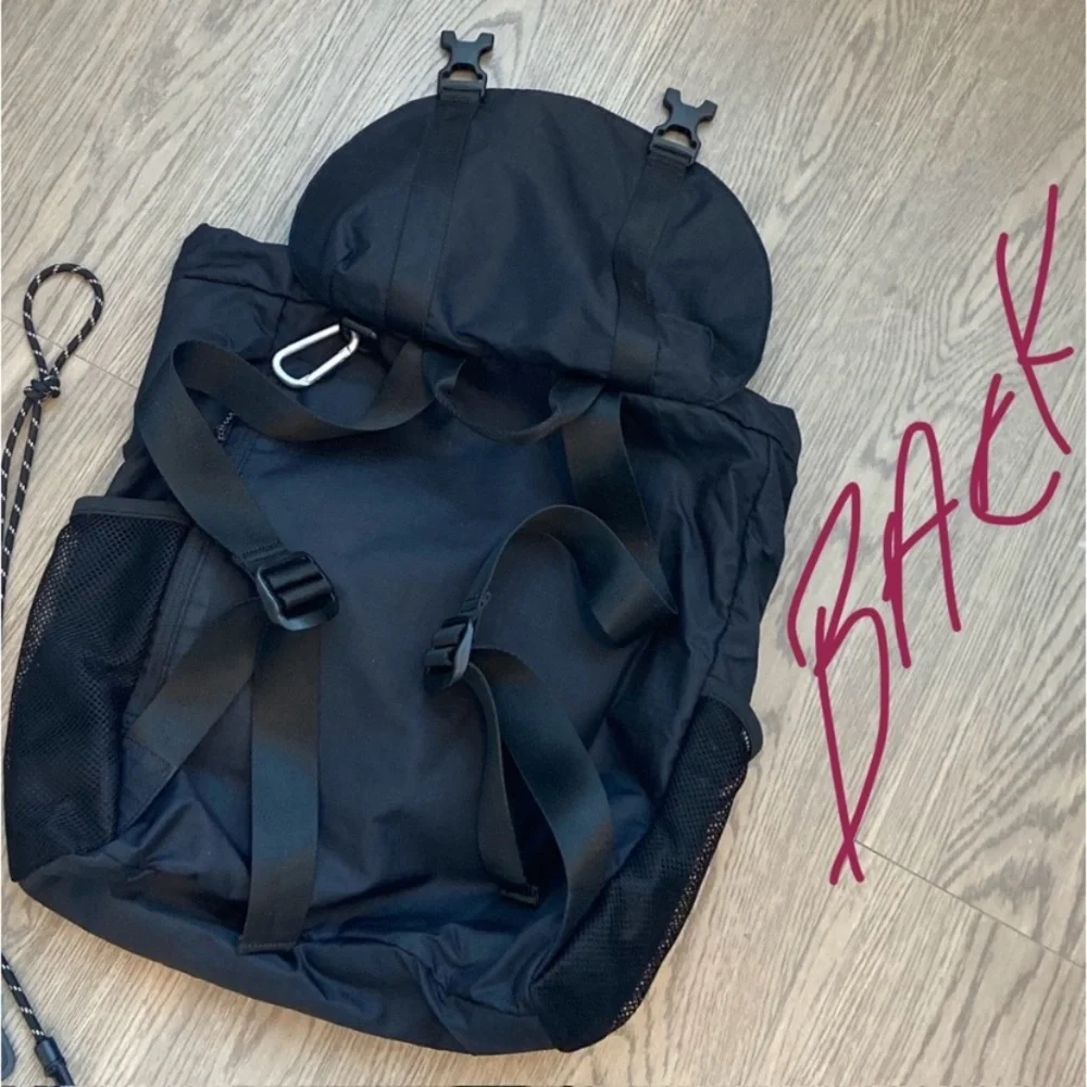 🍒Athleta Backpack “Oslo” Convertible Backpack 2020 - Black - Pristine